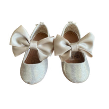 Cargar imagen en el visor de la galería, Lace Milk Shimmer Gold