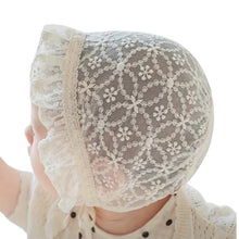 Cargar imagen en el visor de la galería, Gorrito Beige Encaje