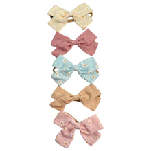 Cargar imagen en el visor de la galería, Infinity Bow Taylor Celeste