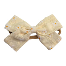 Cargar imagen en el visor de la galería, Infinity Bow Taylor Celeste