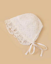Cargar imagen en el visor de la galería, Gorrito Beige Encaje