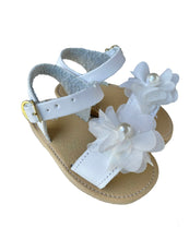 Cargar imagen en el visor de la galería, Sandalia de Flor con Perla