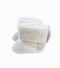Cargar imagen en el visor de la galería, Bota Lentejuela de Peluche Blanca