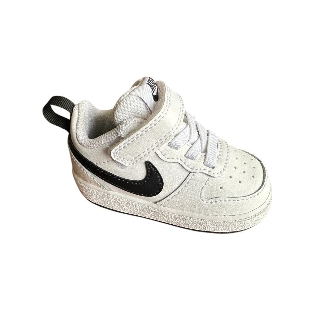 Tenis Nike blancos con negro