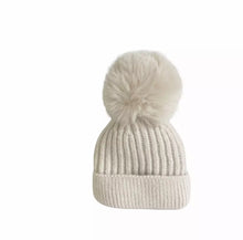 Cargar imagen en el visor de la galería, Gorro Clara